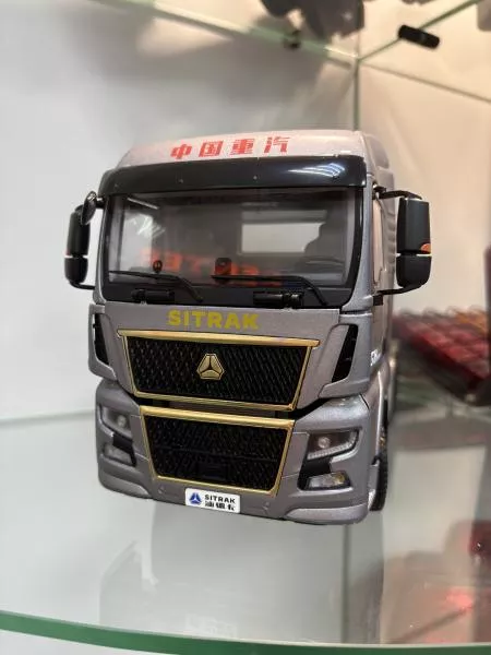 Моделька (Тягач, 6х4 1:24) SITRAK, C7H MAX