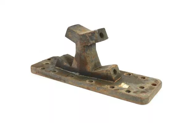 Кронштейн крепления V-образной тяги к раме (правый) HOWO