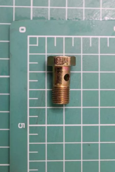 Болт D10, L22, (штуцерный) HOWO