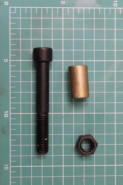 Болт D12, L85, (крепления подушки гармошки верхней площадки) HOWO