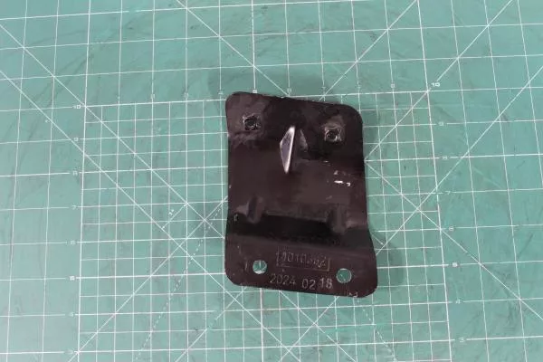 Кронштейн крепления козырька кабины (R) SHAANXI, X3000