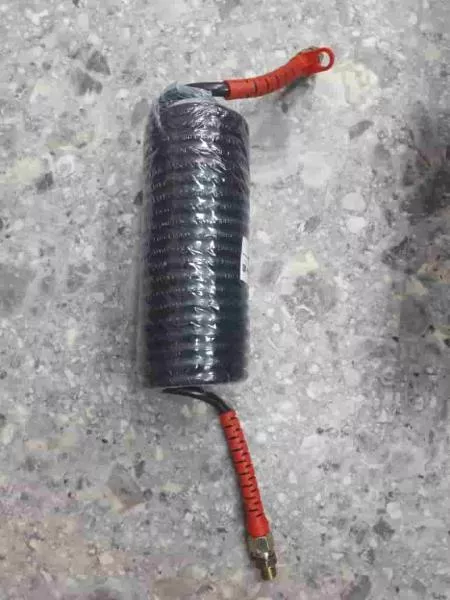 Шланг прицепа (черный, красный наконечник М16, -60С +120С) КНР.