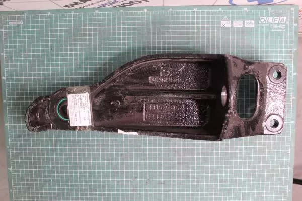 Кронштейн торсиона кабины (L) SHAANXI, X5000