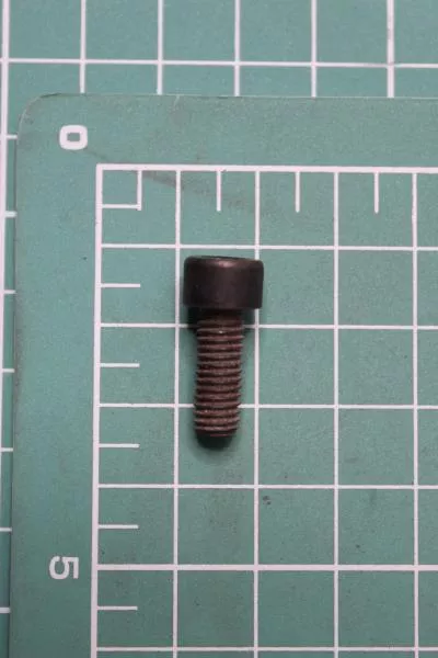 Болт крепления шайбы оси коромысла HOWO