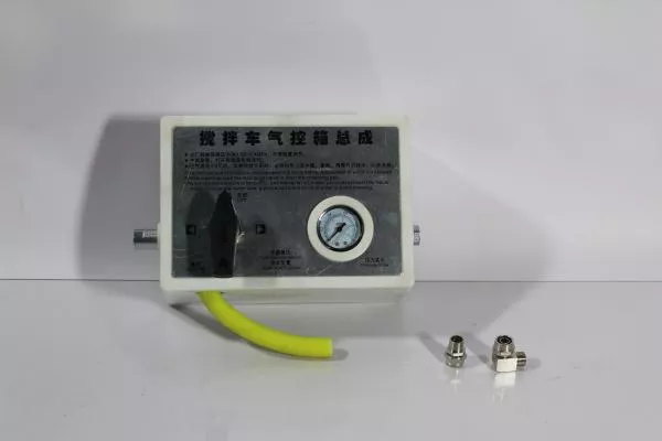 Кран воздушный 3-х ходовой (с манометром, для промывки емкости) SHAANXI, F3000, X3000