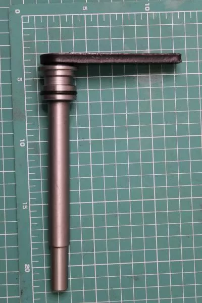 Рычаг включения межосевой блокировки (вал) HOWO