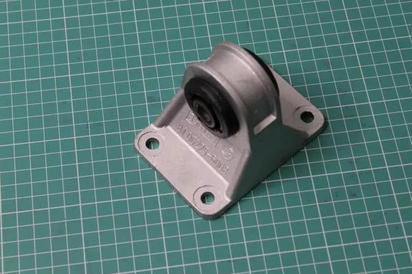 Кронштейн крепления радиатора SHAANXI, F3000