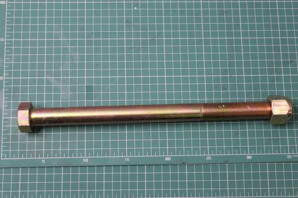 Болт D22, L300, (крепления подушки задней рессоры) HOWO