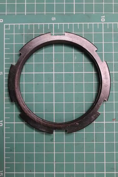 Гайка задней ступицы (R, с бортиком) HOWO.