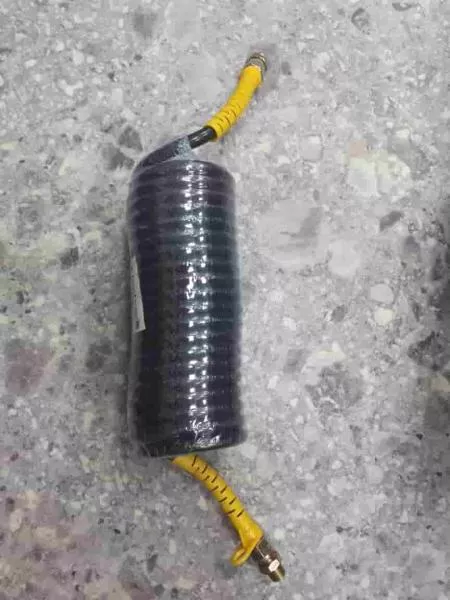 Шланг прицепа (черный, жёлтый наконечник М16 -60С +120С) КНР.