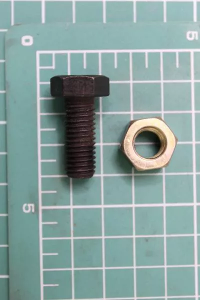 Болт D10, L25, (с гайкой) HOWO