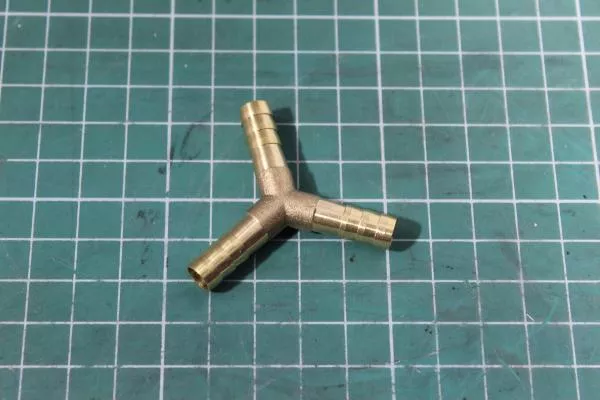 Соединение для шланга Y-образное латунь 08мм (тройник) КНР