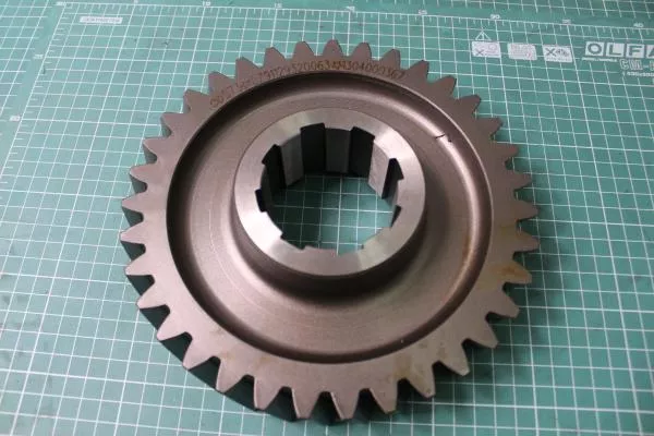 Шестерня  ведущая среднего редуктора D68, Z35, HOWO