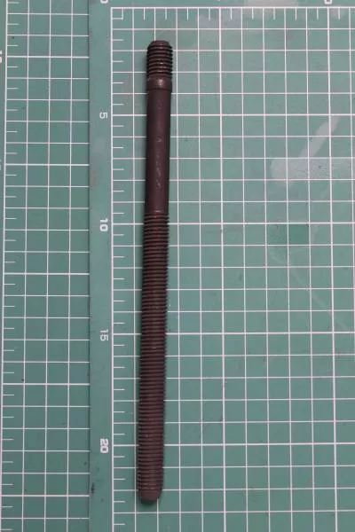 Шпилька ГБЦ с гайкой D12*1,75 L200 HOWO.