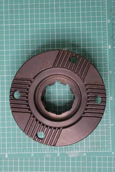 Фланец редуктора среднего моста D165, Z8, (8 шлицов 165*70*4) HOWO