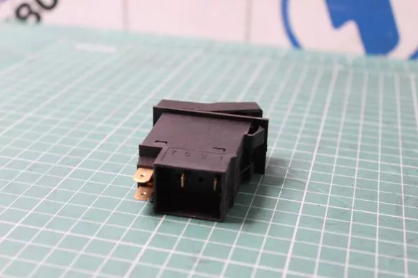 Клавиша звукового сигнала Howo A7 HOWO