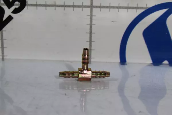 Штуцер воздушных трубок тройник NG12, Ф12, Ф12 SHAANXI.