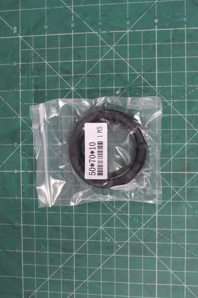 Сальник передней полуоси D70, H10, (50*70*10) SHAANXI, 6X6, X3000, (HD90009410143)