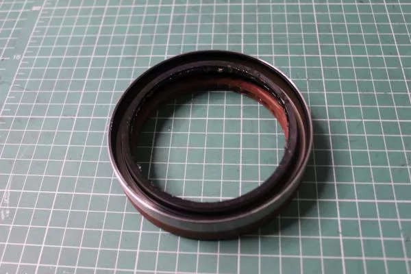 Сальник редуктора среднего моста D105, H26, (85*105*26) SHAANXI