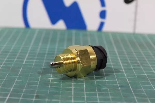 Датчик включения нейтрального положения (На МАЗ нового образца) FULLER