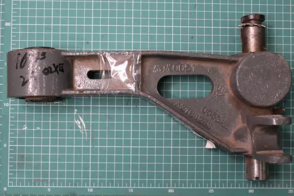 Рычаг маятниковый кабины (R) HOWO