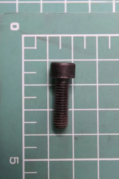 Болт корпуса подшипника переднего моста  L38, ((шестигранный) M12x1.75) SHAANXI