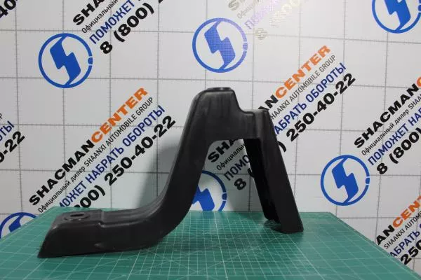 Кронштейн обтекателя кабины (R, средний) SHAANXI, X5000