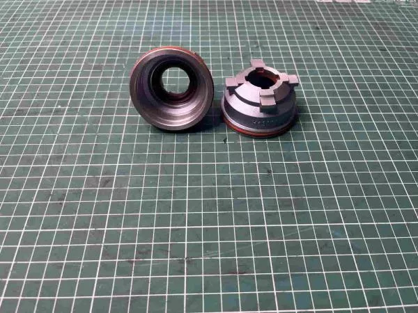 Крышка клапана перепускного (верхняя, с уплотнительным кольцом) SHAANXI