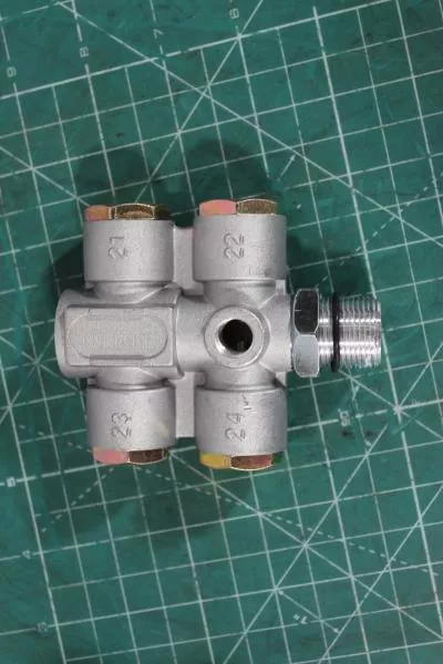 Клапан воздушный соединительный SHAANXI, F3000, (DZ9100360320 WG9000361410)