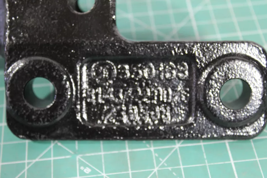 Кронштейн переднего стабилизатора к переднему мосту (R) SHAANXI, X3000, 6X6, (81.43722.0074) для грузовиков *