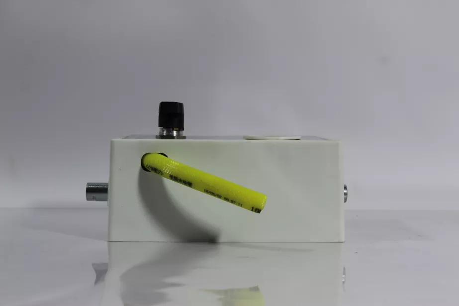 Кран воздушный 3-х ходовой (с манометром, для промывки емкости) SHAANXI, F3000, X3000 для грузовиков *