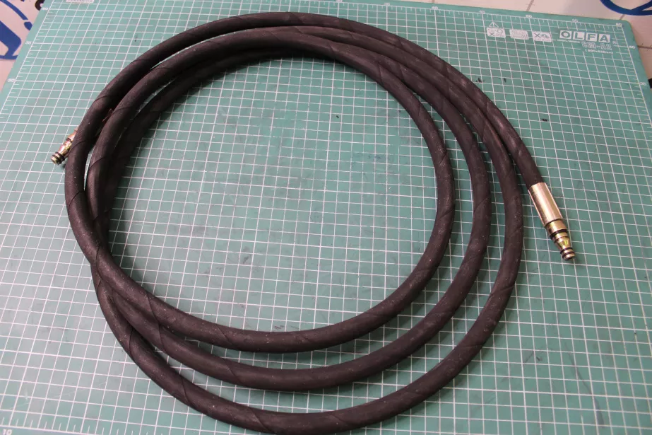 Шланг ПГУ L3600 F3000 SHAANXI. для грузовиков *