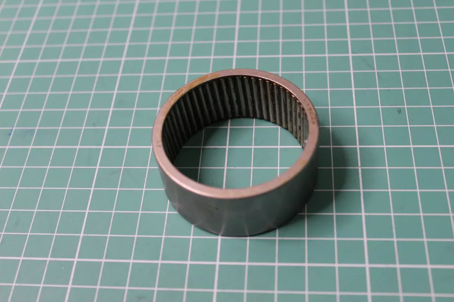 Втулка шкворня (Нижний, подшипник HK505825 игольчатый) CREATEK, F2000, (CK8152) для грузовиков *