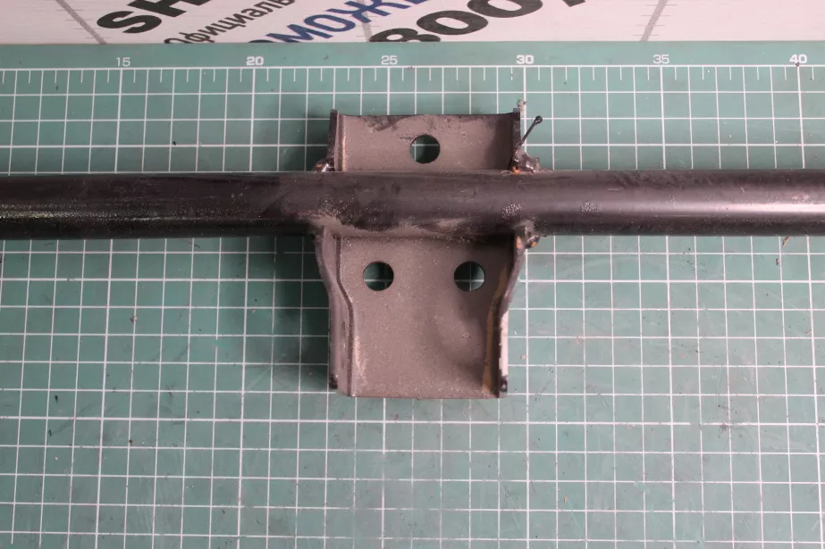 Кронштейн обтекателя кабины (Верхний, центральный) SHAANXI, X5000 для грузовиков *