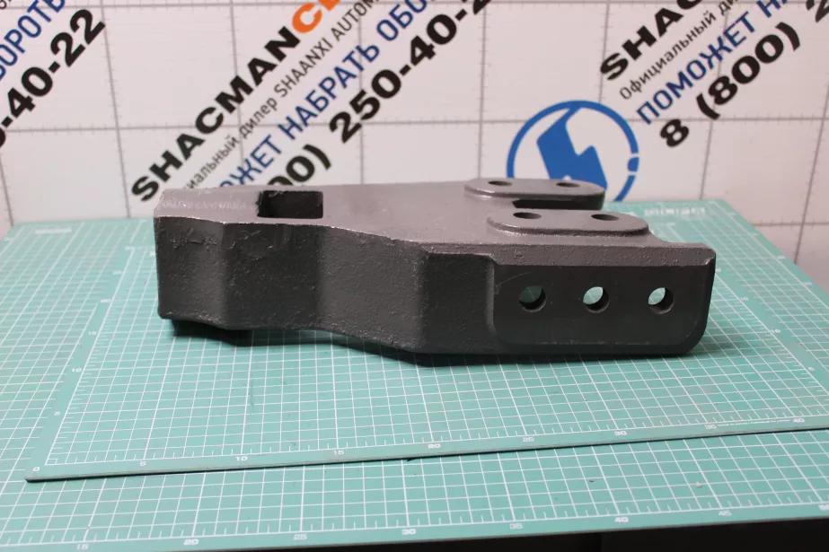 Кронштейн буксировочного крюка (нового образца) HOWO для грузовиков *