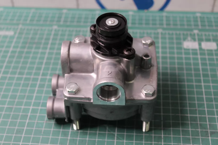 Клапан воздушный тормозной (ускорительный) SHAANXI для грузовиков *