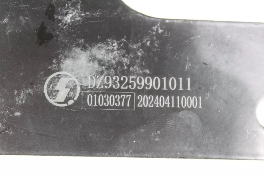 Кронштейн крепежный боковой защиты (L) SHAANXI, X6000 для грузовиков *