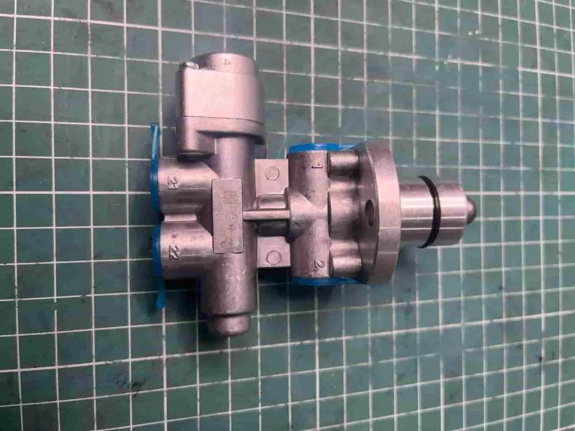 Клапан воздушный КПП 12JS240T SHAANXI. для грузовиков *