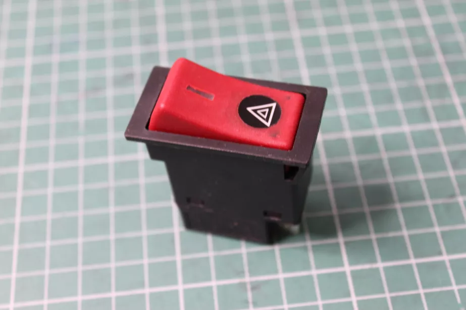 Клавиша аварийного сигнала HOWO для грузовиков *