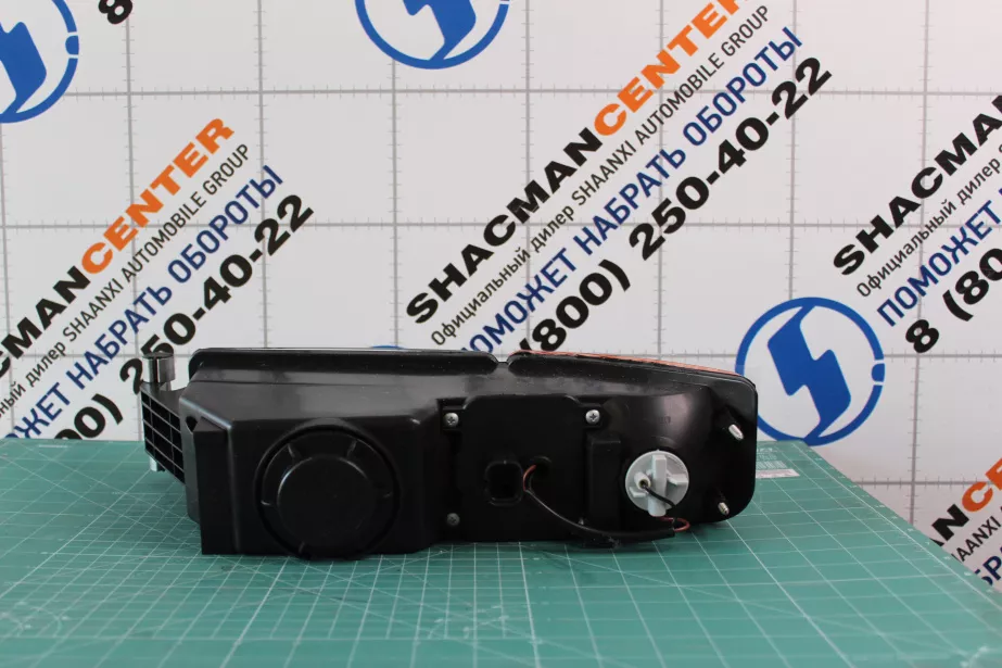 Фара противотуманная (R, с жёлтым поворотником) SITRAK, C7H для грузовиков *