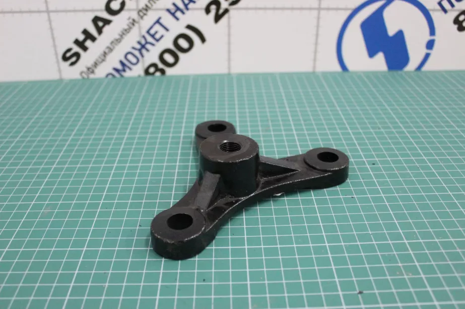 Кронштейн переднего стабилизатора (верхний) SHAANXI, X3000 для грузовиков *