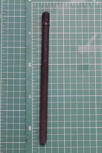 Шпилька ГБЦ с гайкой D12*1,75 L200 HOWO. для грузовиков *