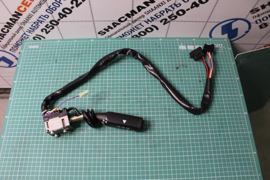 Переключатель поворотов (чёрные фишки) CREATEK, F2000, F3000, (CK8329) для грузовиков *