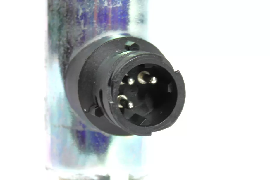 Клапан электромагнитный (чёрная фишка) LEO TRADE, (LEO700166A) для грузовиков *