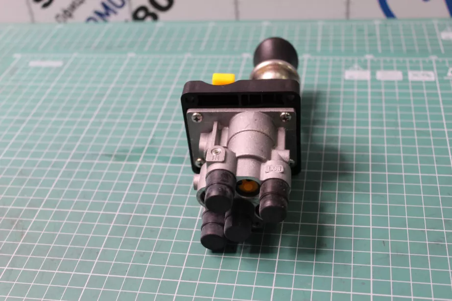 Кран подъёма кузова (4 выхода) CREATEK, (CK8869) для грузовиков *