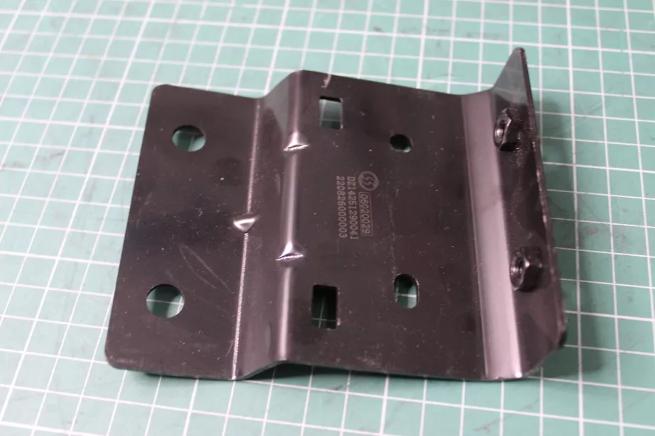 Кронштейн замка инструментального ящика SHAANXI, X3000 для грузовиков *