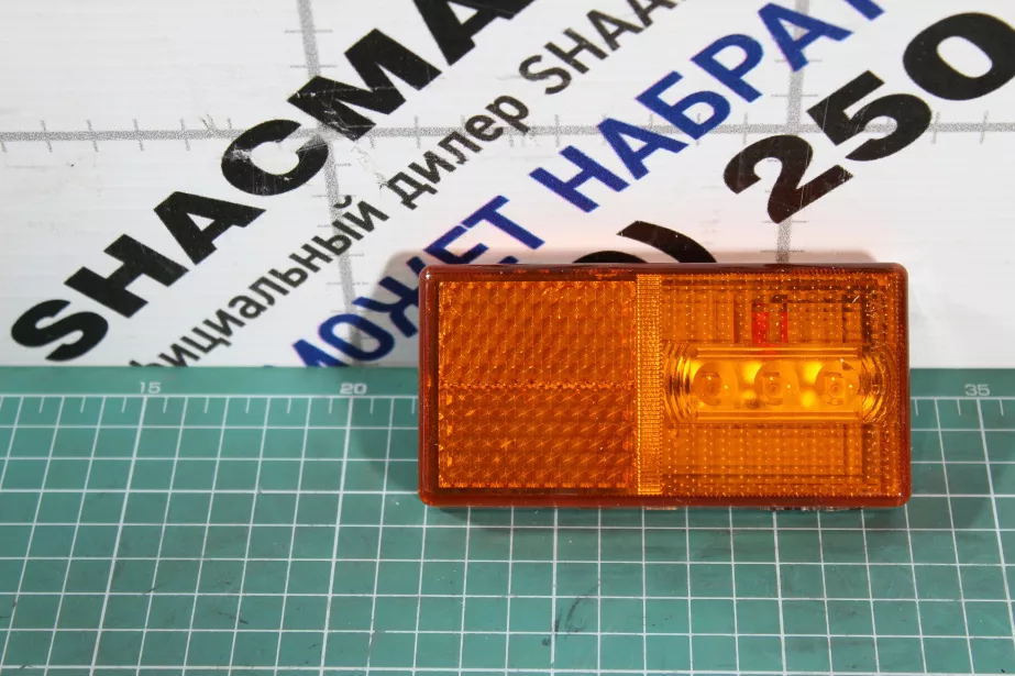 Фонарь указатель габаритов боковой (Желтый, Пластик, 12-24V на крыло) LED Light для грузовиков *