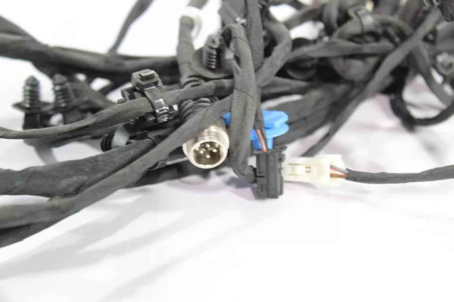 Жгут проводов (R, верхний) SHAANXI, X6000 для грузовиков *