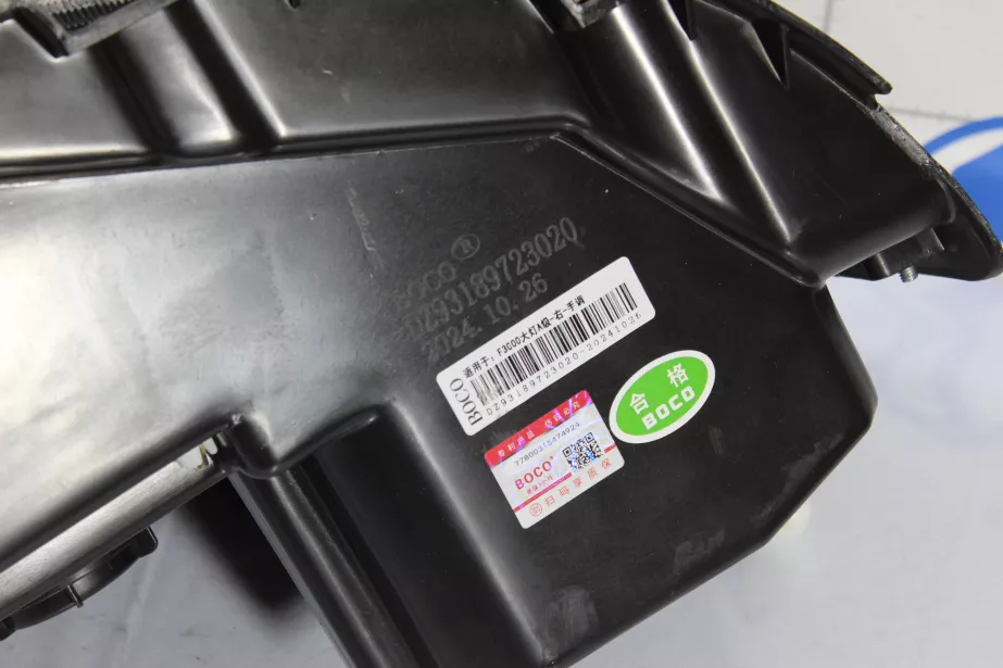 Фара (R, Пластик) SHAANXI, F3000 для грузовиков *