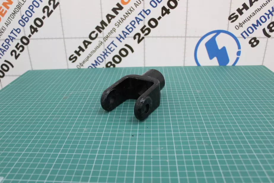 Кронштейн крепления амортизатора передней подвески (вилка, с фланцем) SHAANXI для грузовиков *